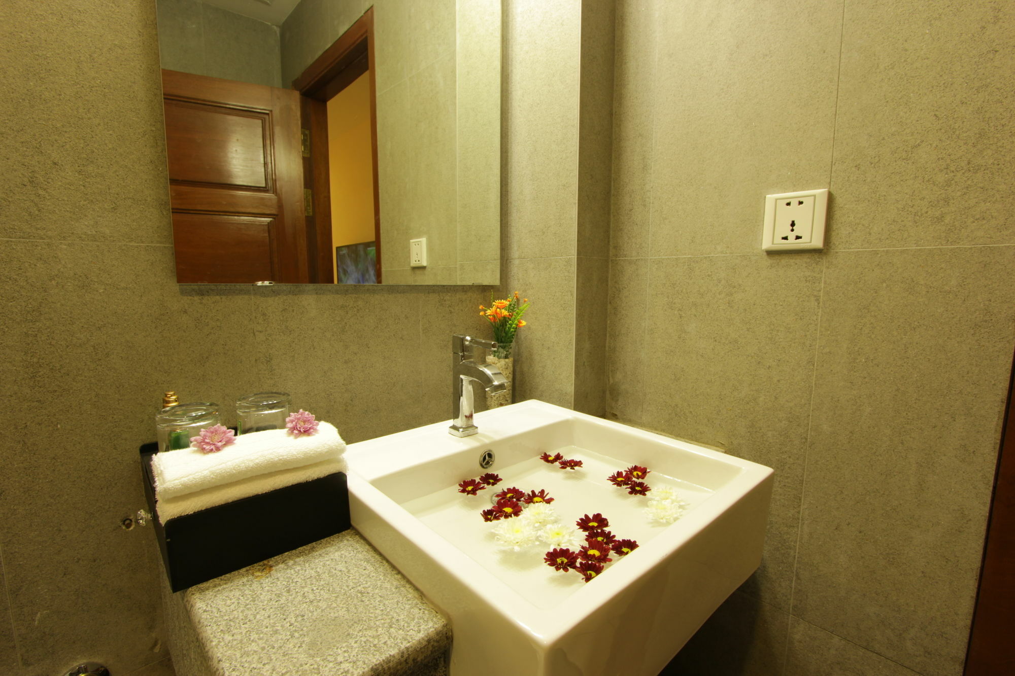 Yazhou Foryou Hotel Phnompen Kültér fotó